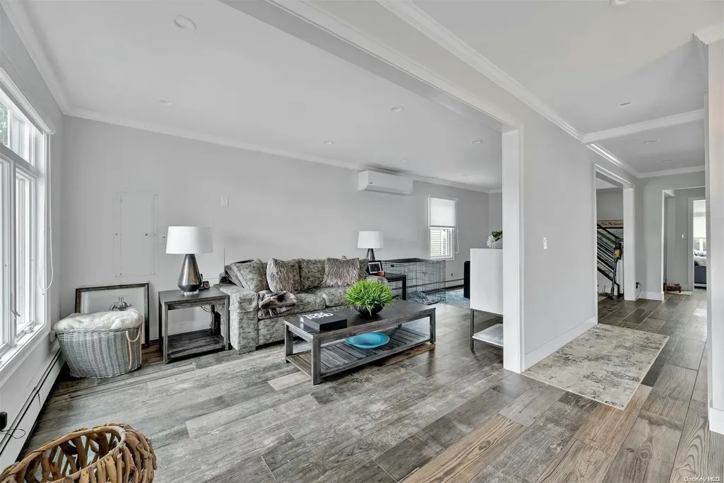 511 Venetian Boulevard Lindenhurst NY 11757