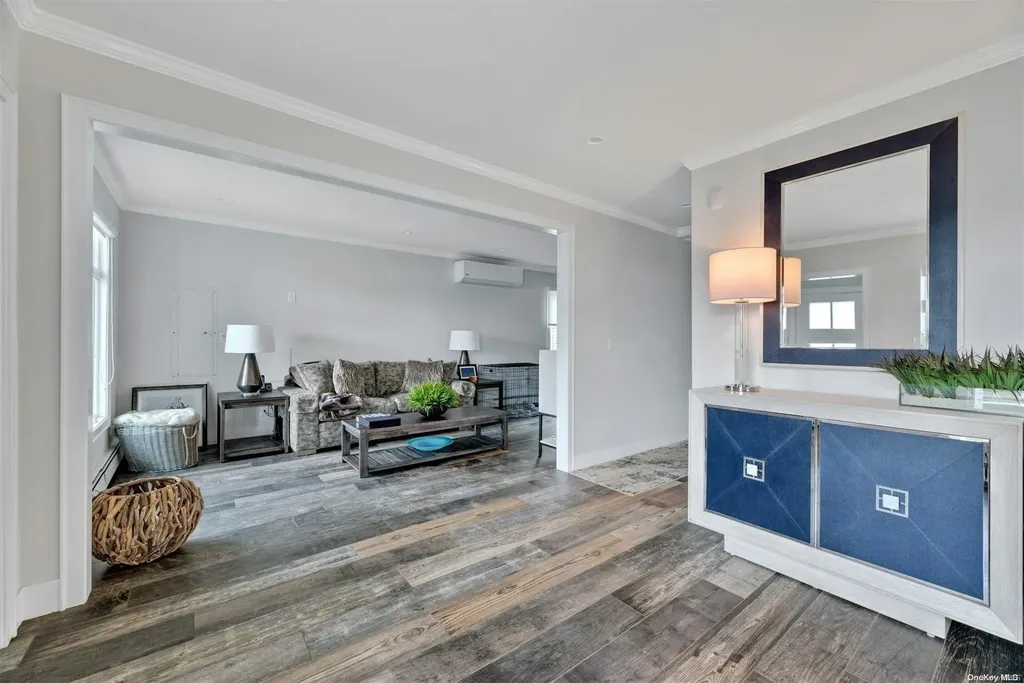 511 Venetian Boulevard Lindenhurst NY 11757