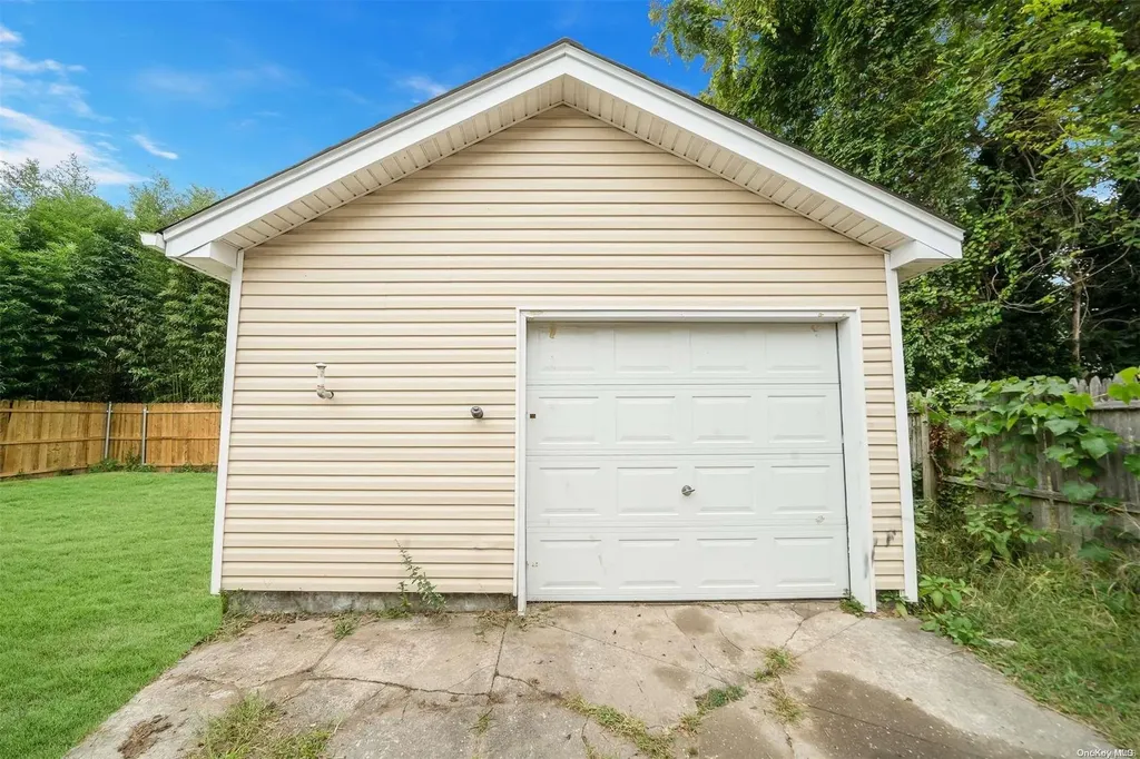 34 Whittier Drive Mastic Beach NY 11951