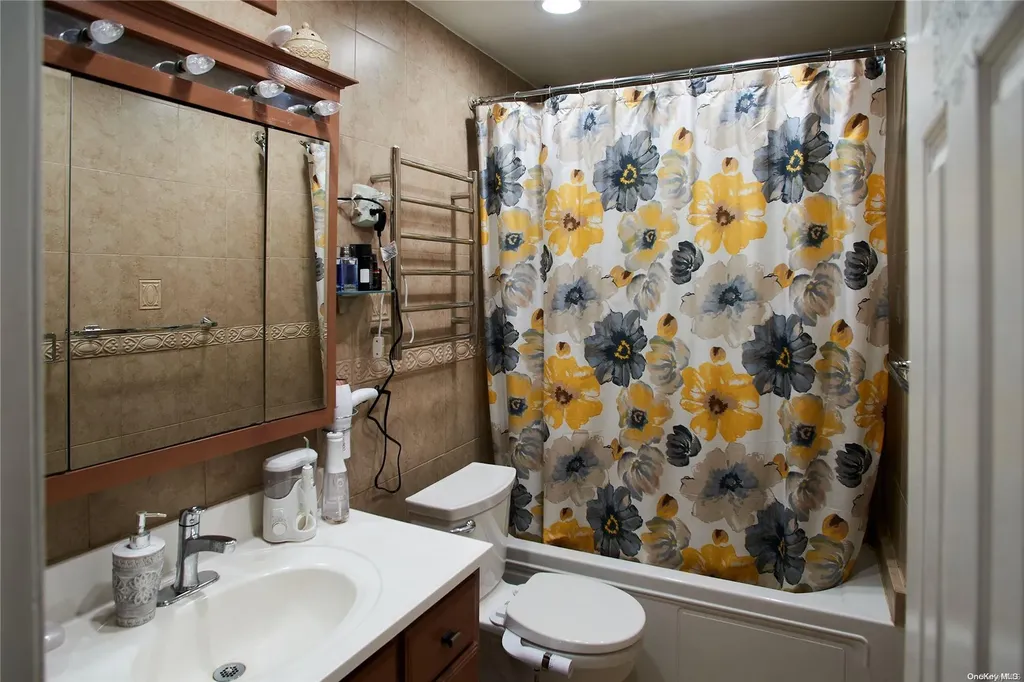 15 Hawthorne Lane Valley Stream NY 11581