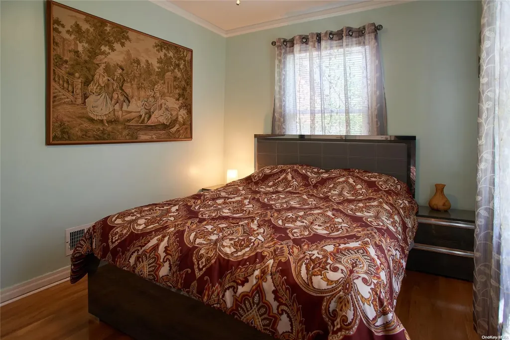 15 Hawthorne Lane Valley Stream NY 11581