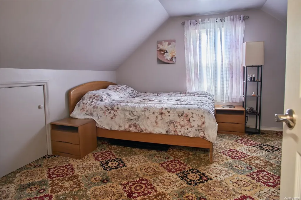 15 Hawthorne Lane Valley Stream NY 11581