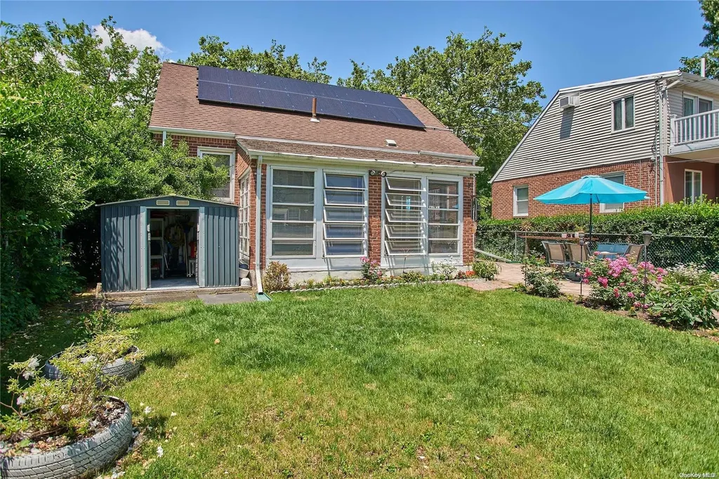 15 Hawthorne Lane Valley Stream NY 11581