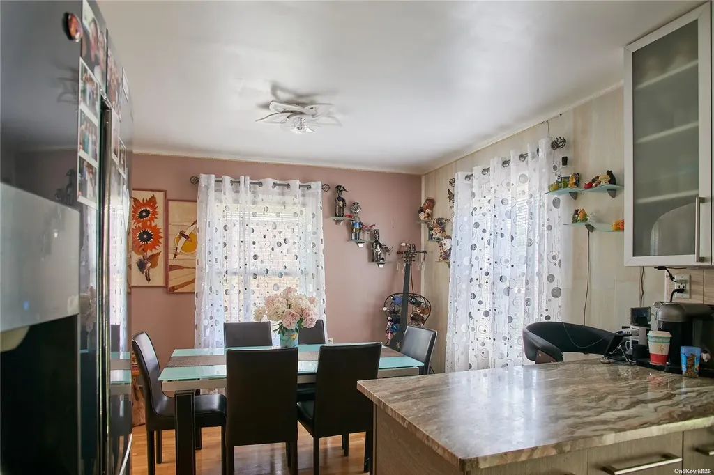 15 Hawthorne Lane Valley Stream NY 11581