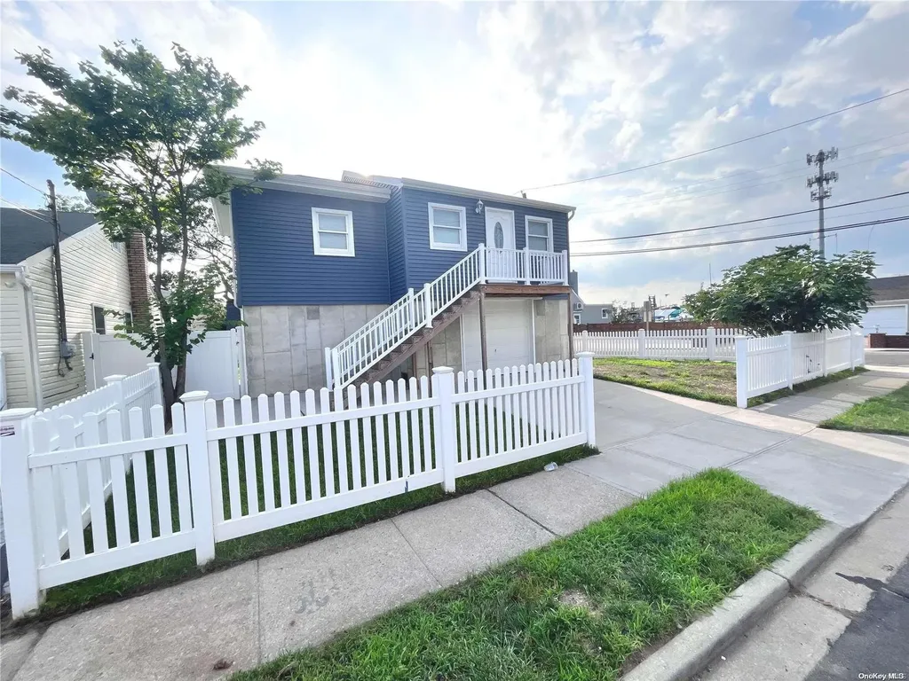 3092 Royal Avenue Oceanside NY 11572