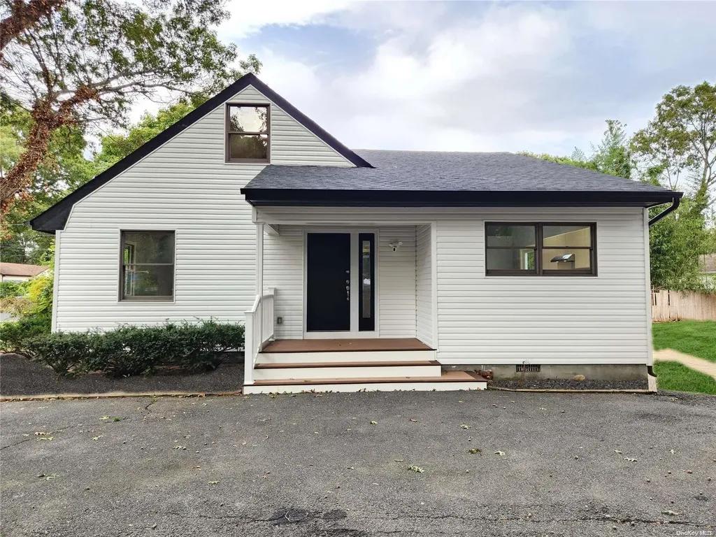 16 Coventry Avenue Mastic NY 11950