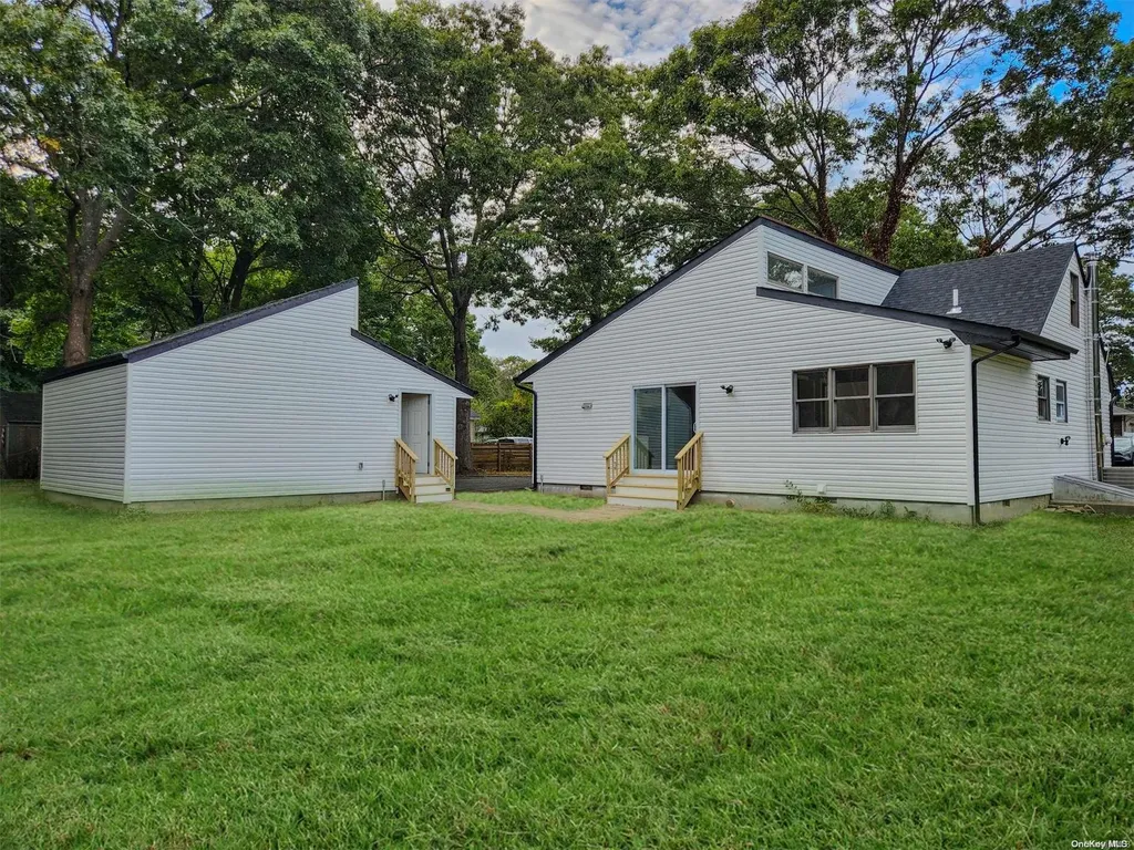 16 Coventry Avenue Mastic NY 11950