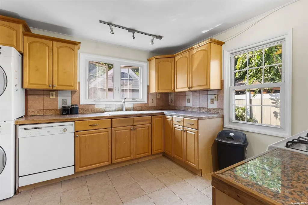 44 Ingraham Boulevard Hempstead NY 11550