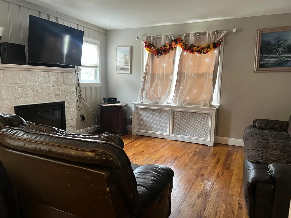 182 Long Beach Road Hempstead NY 11550