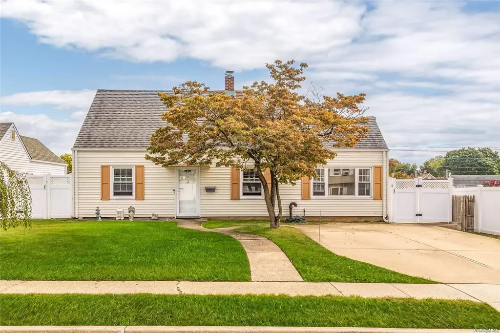 73 Forge Lane Levittown NY 11756