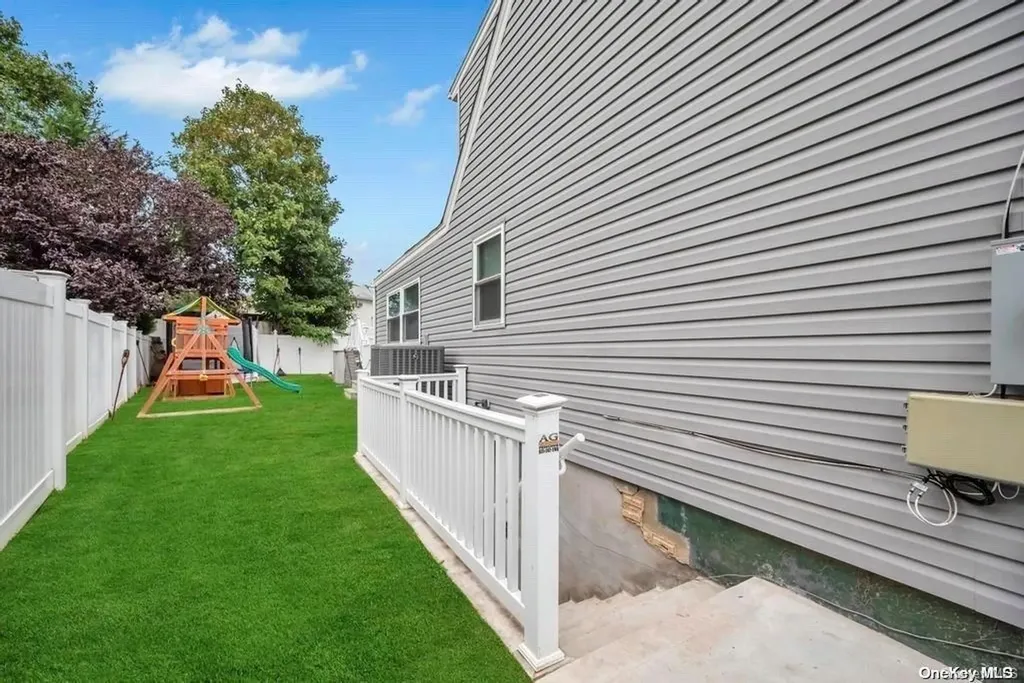154 Guildford Court West Hempstead NY 11552