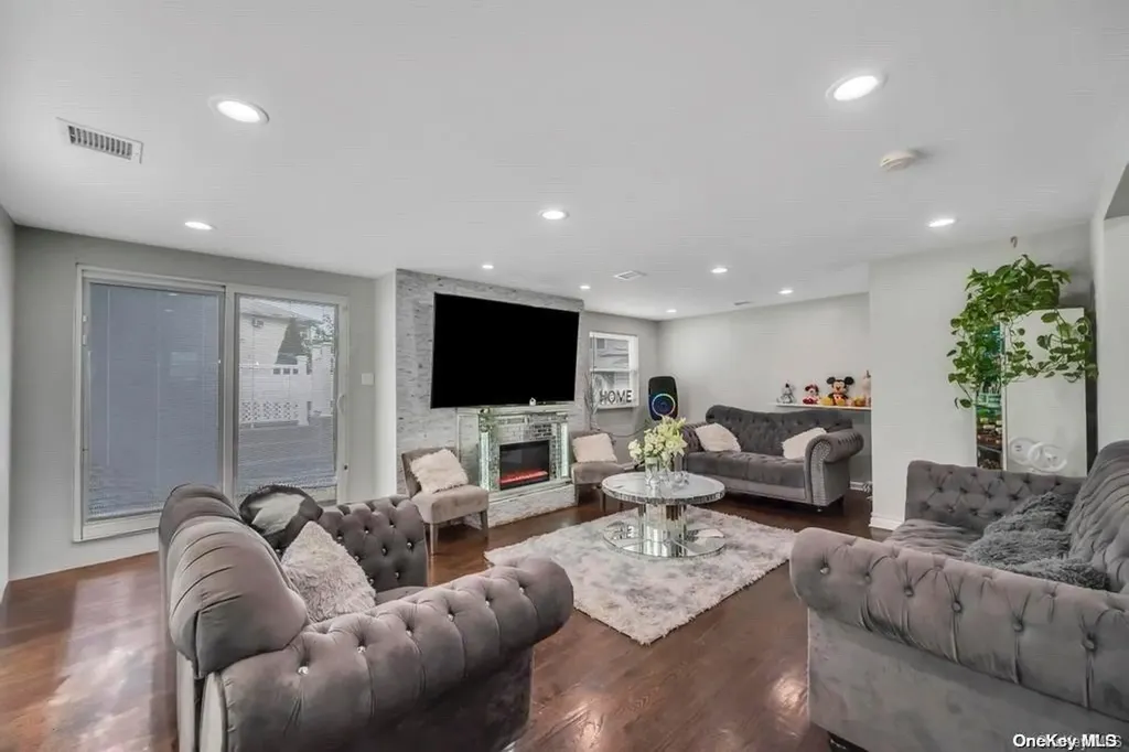 154 Guildford Court West Hempstead NY 11552