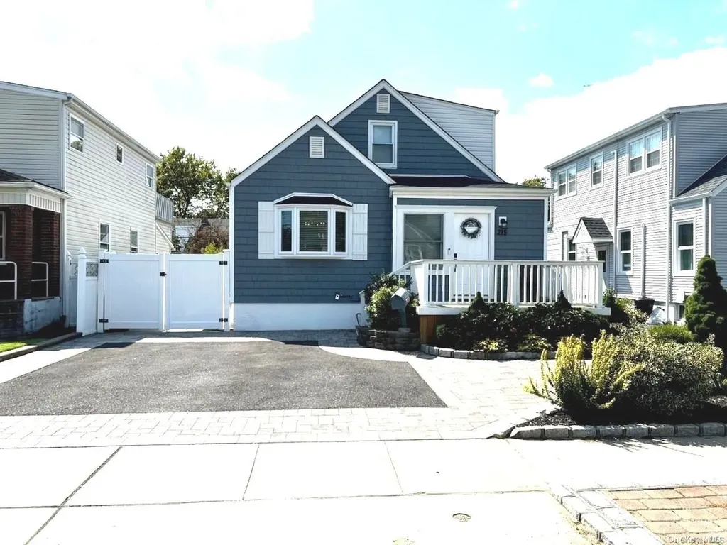 215 Lido Parkway Lindenhurst NY 11757