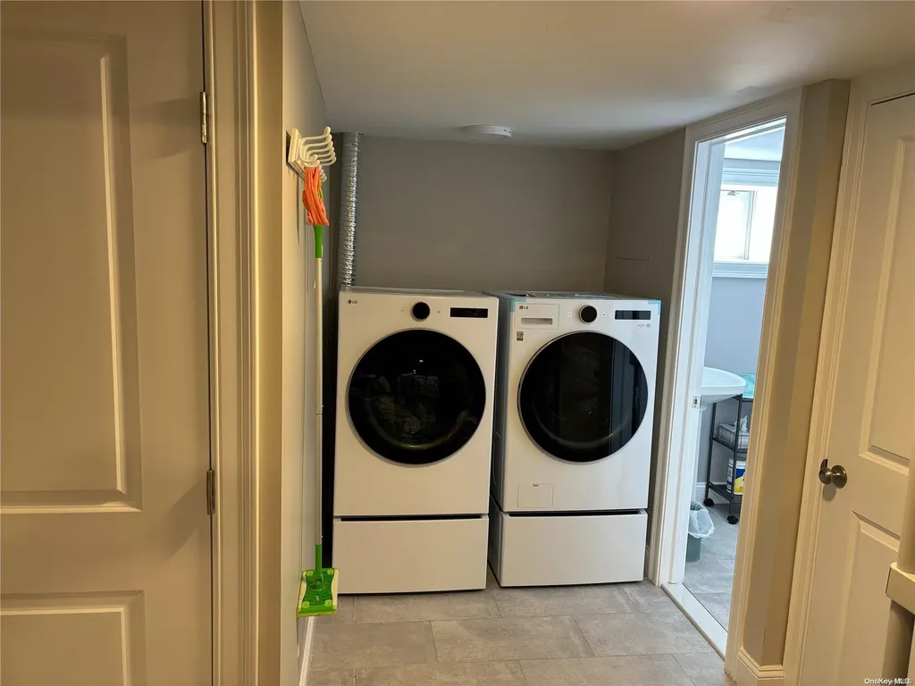 215 Lido Parkway Lindenhurst NY 11757