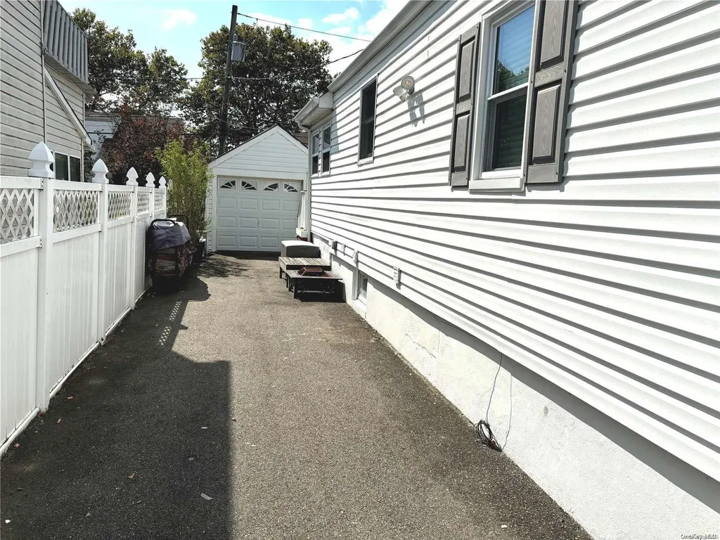 215 Lido Parkway Lindenhurst NY 11757