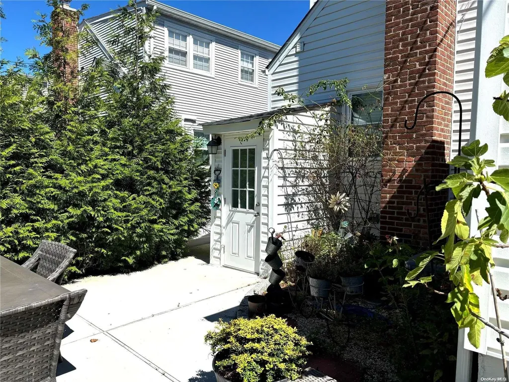 215 Lido Parkway Lindenhurst NY 11757