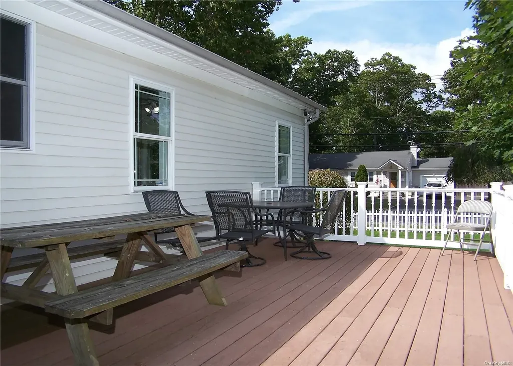 14 W Pine Street Islip NY 11751