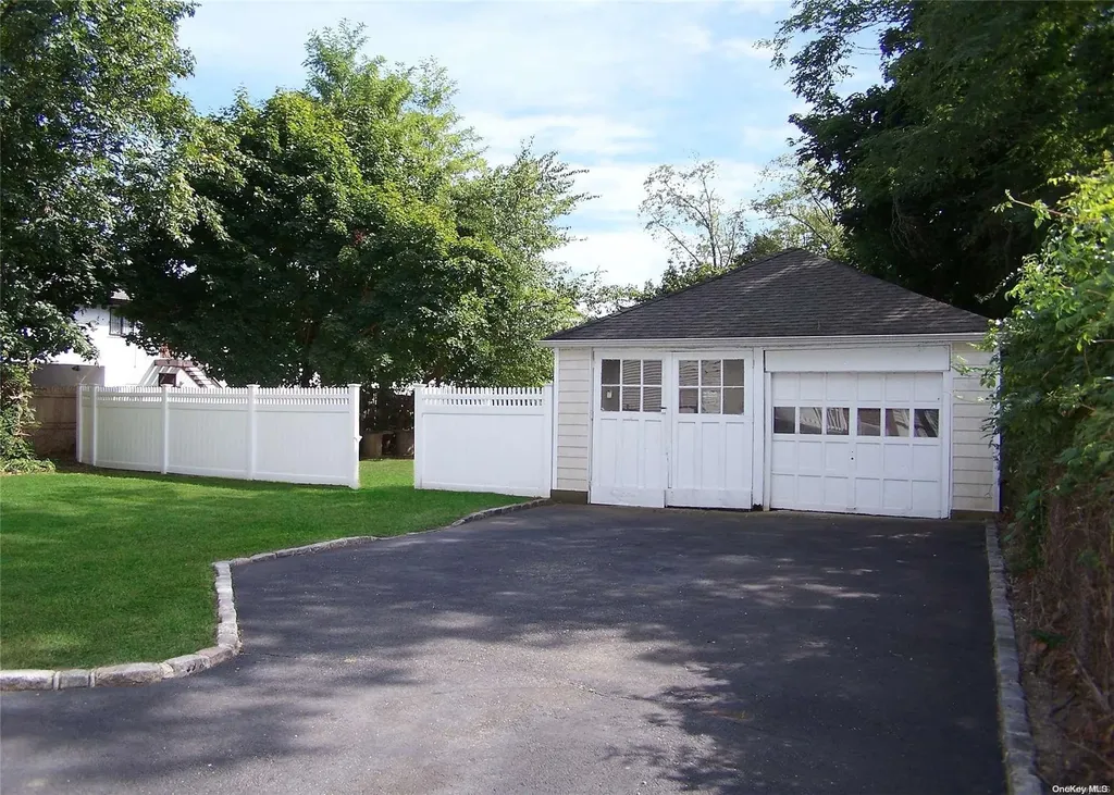 14 W Pine Street Islip NY 11751