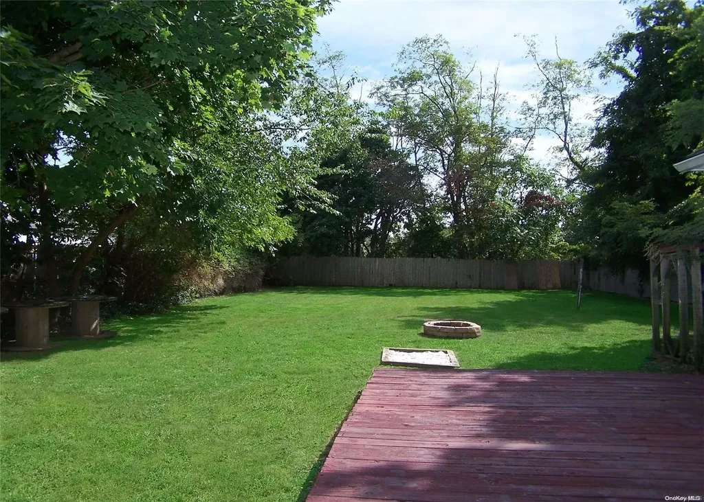 14 W Pine Street Islip NY 11751