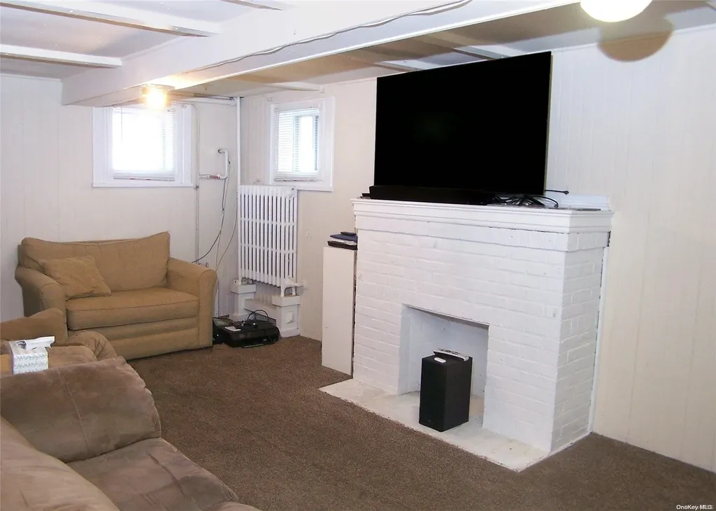 14 W Pine Street Islip NY 11751
