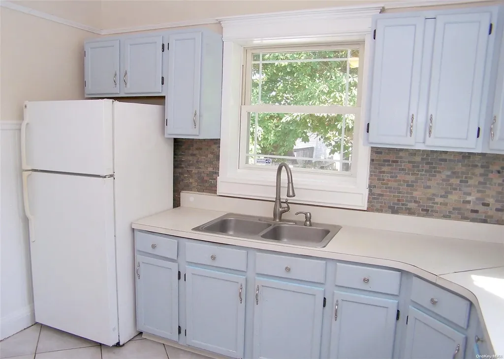 14 W Pine Street Islip NY 11751