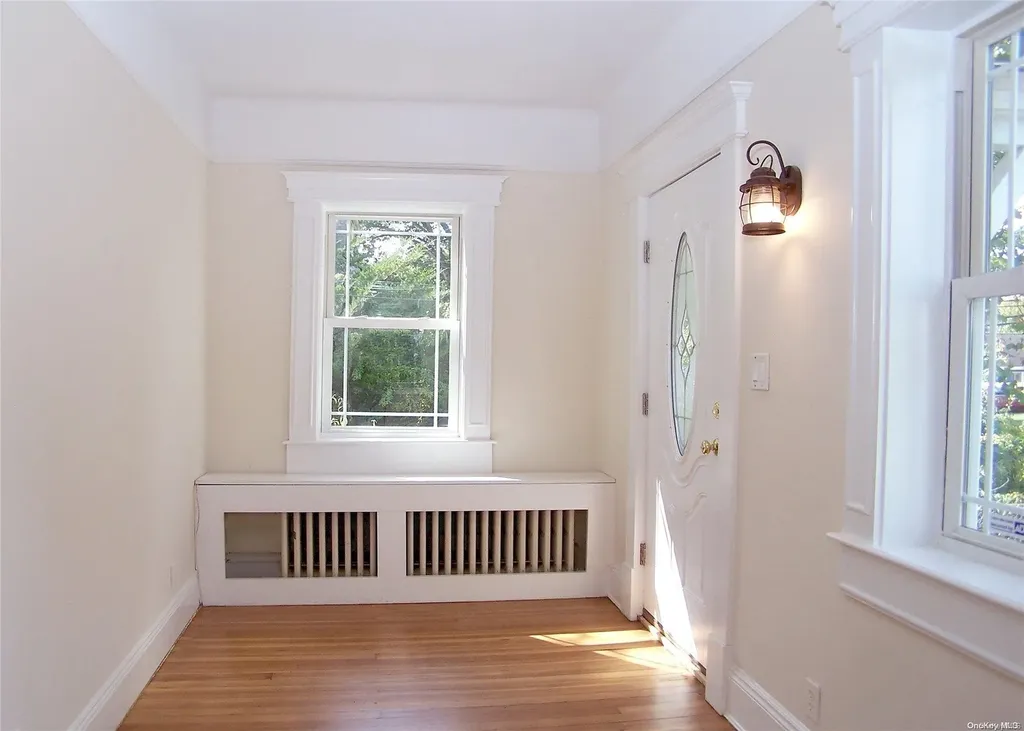 14 W Pine Street Islip NY 11751