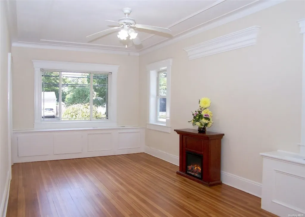 14 W Pine Street Islip NY 11751