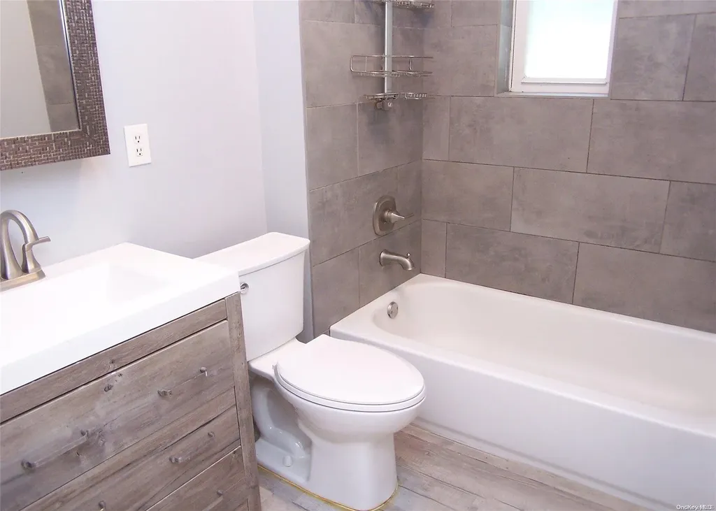 14 W Pine Street Islip NY 11751