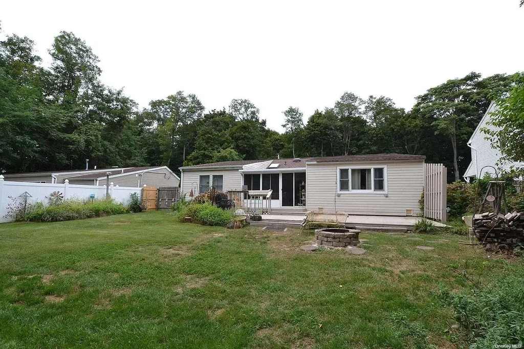 6 Shorehaven Boulevard Ronkonkoma NY 11779