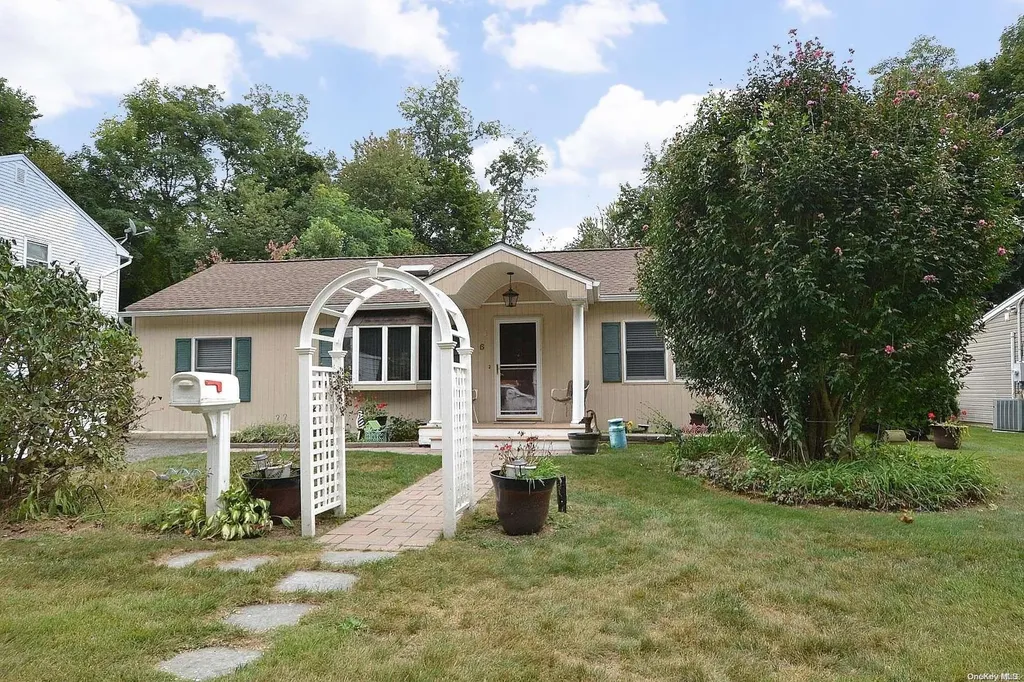 6 Shorehaven Boulevard Ronkonkoma NY 11779