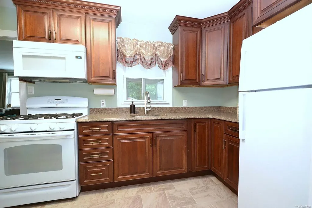 6 Shorehaven Boulevard Ronkonkoma NY 11779