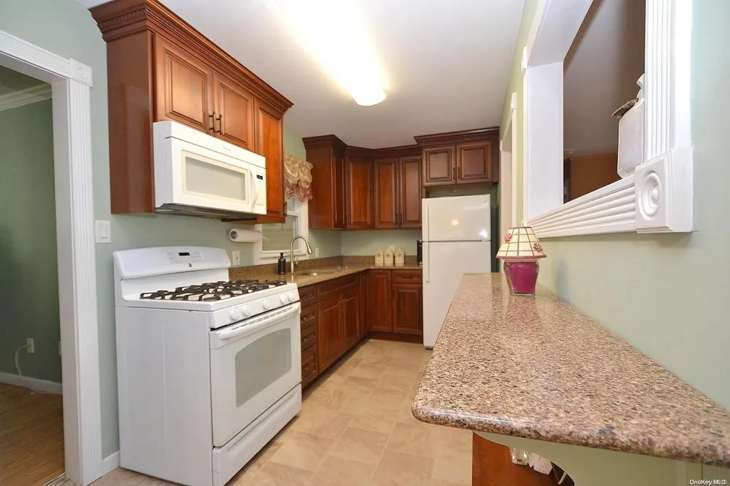 6 Shorehaven Boulevard Ronkonkoma NY 11779