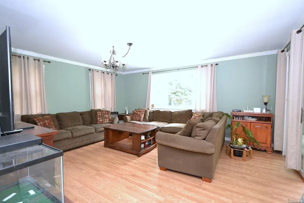 6 Shorehaven Boulevard Ronkonkoma NY 11779