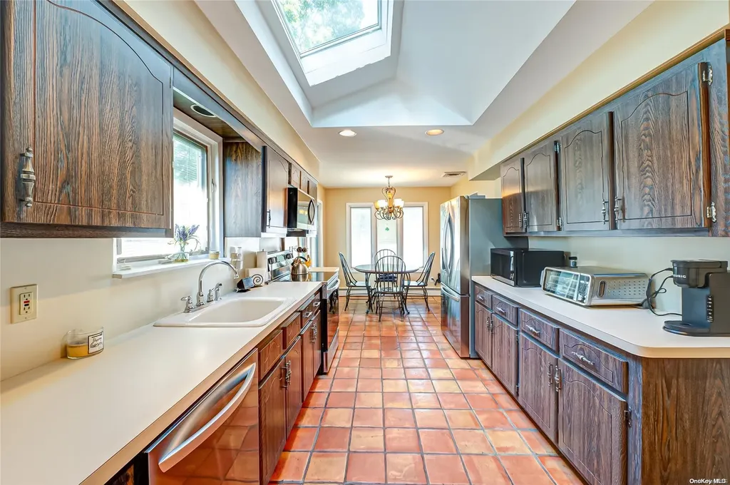 28 Winslow Lane Smithtown NY 11787