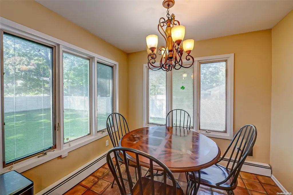 28 Winslow Lane Smithtown NY 11787
