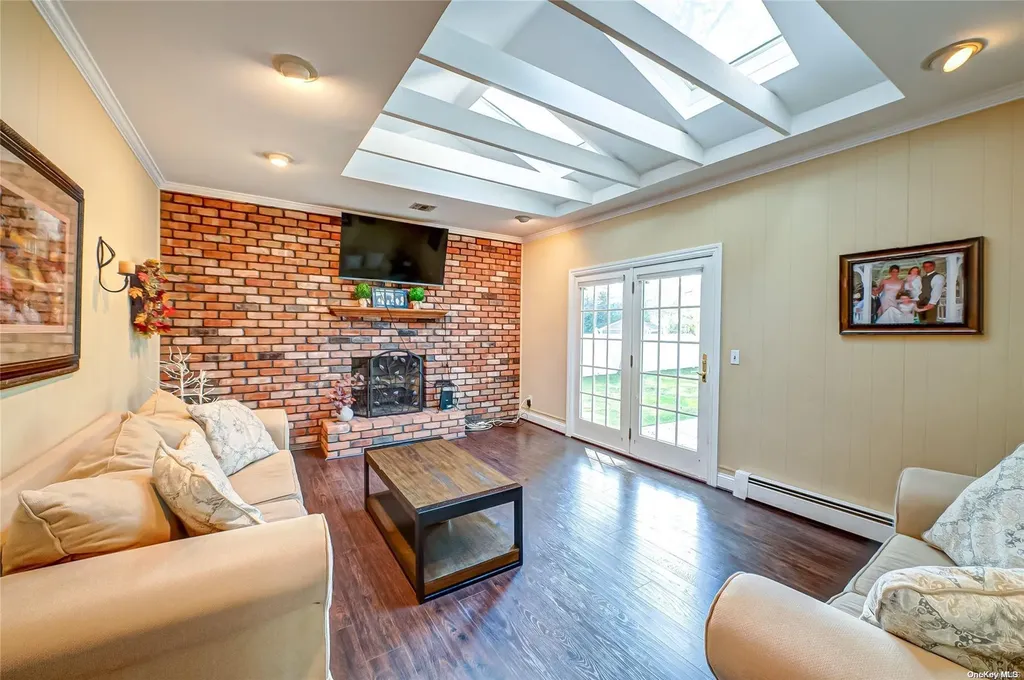 28 Winslow Lane Smithtown NY 11787