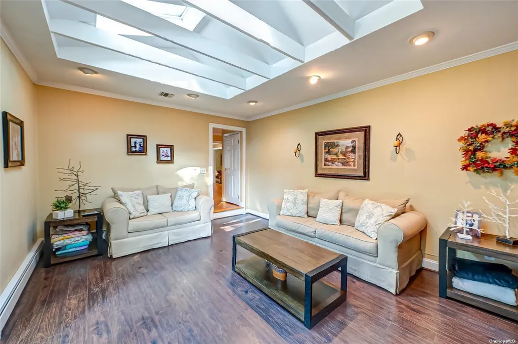 28 Winslow Lane Smithtown NY 11787
