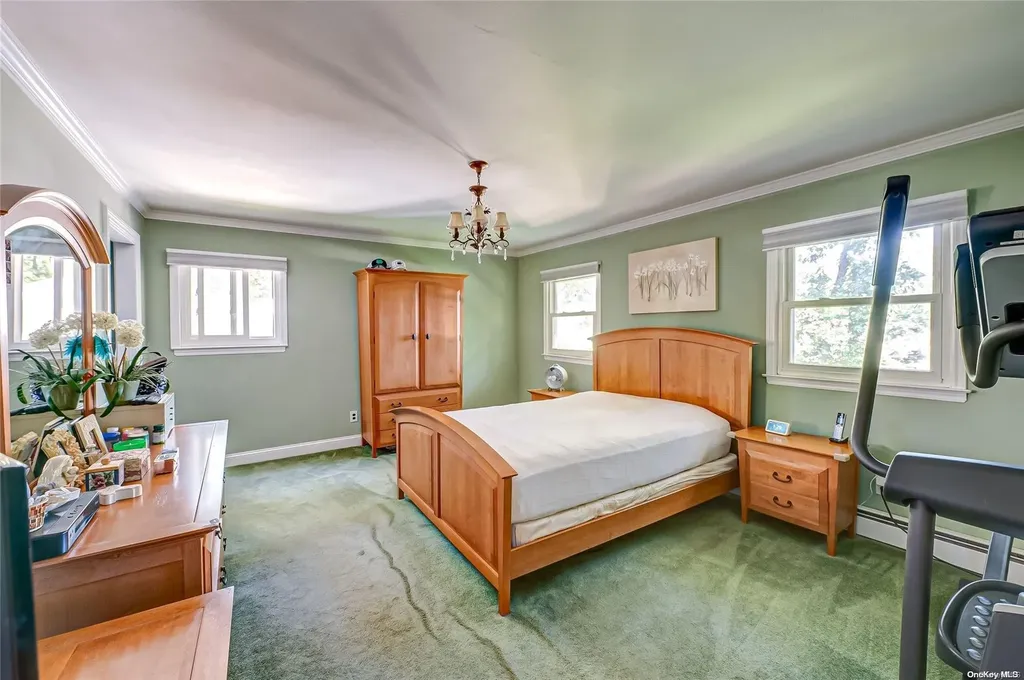 28 Winslow Lane Smithtown NY 11787