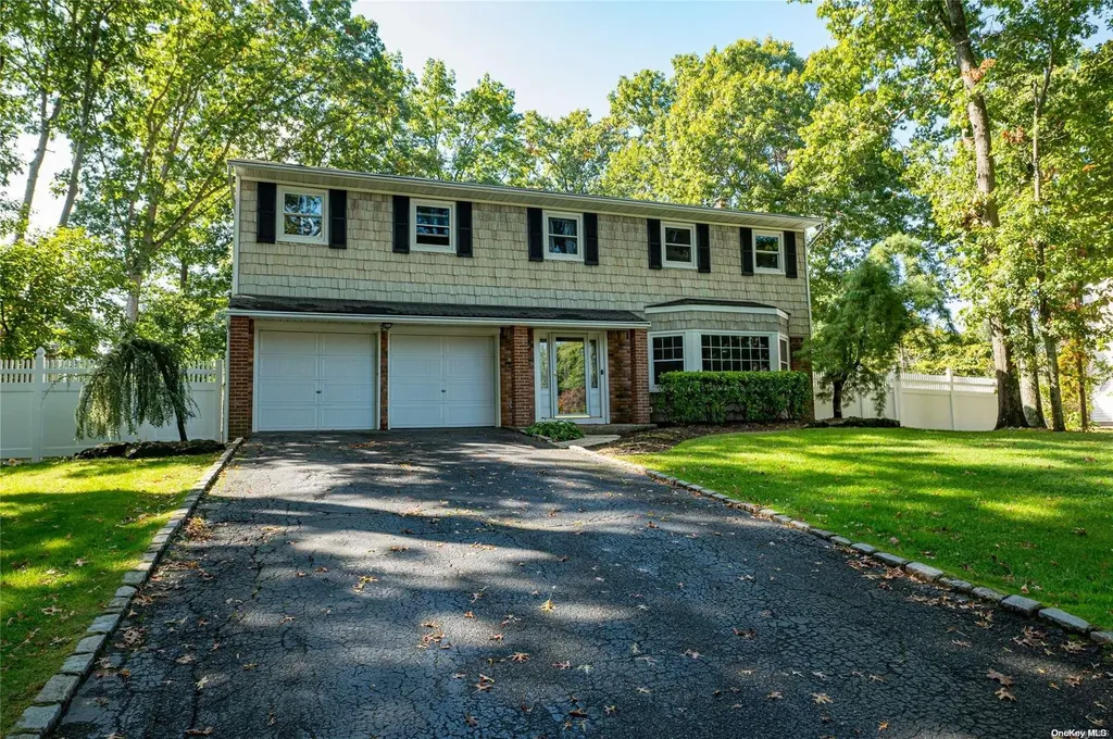 28 Winslow Lane Smithtown NY 11787