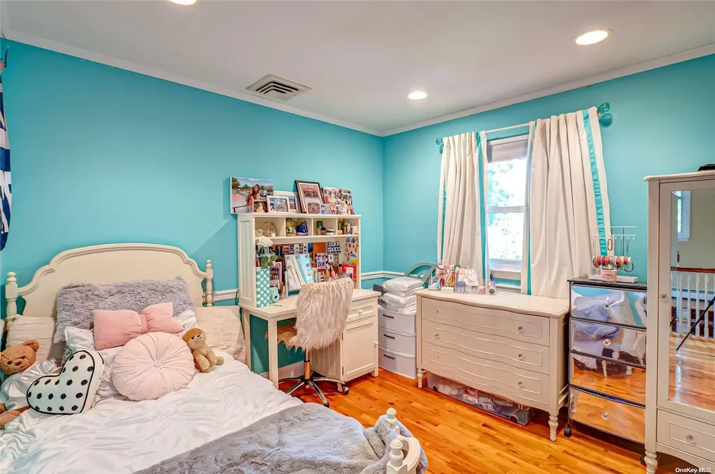 28 Winslow Lane Smithtown NY 11787