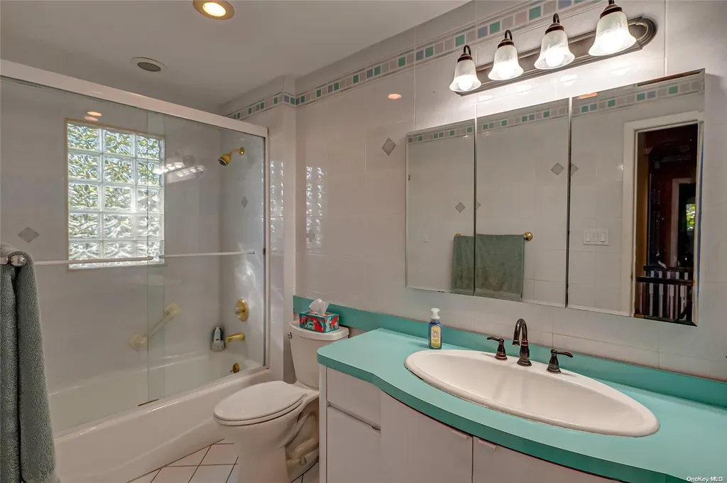 28 Winslow Lane Smithtown NY 11787