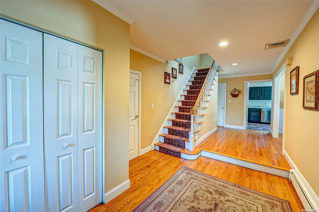 28 Winslow Lane Smithtown NY 11787