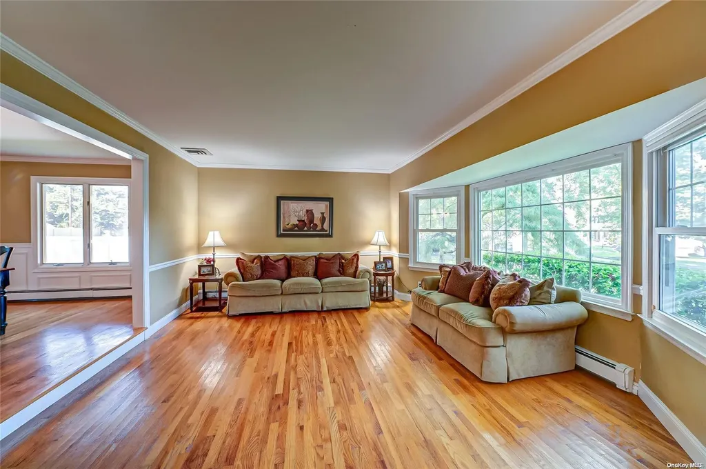 28 Winslow Lane Smithtown NY 11787