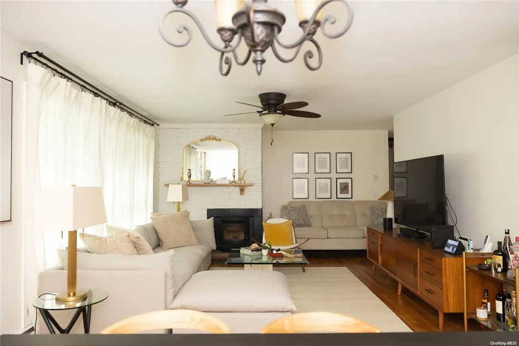 21 Cedar Valley Road Poughkeepsie NY 12603