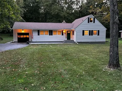 21 Cedar Valley Road Poughkeepsie NY 12603