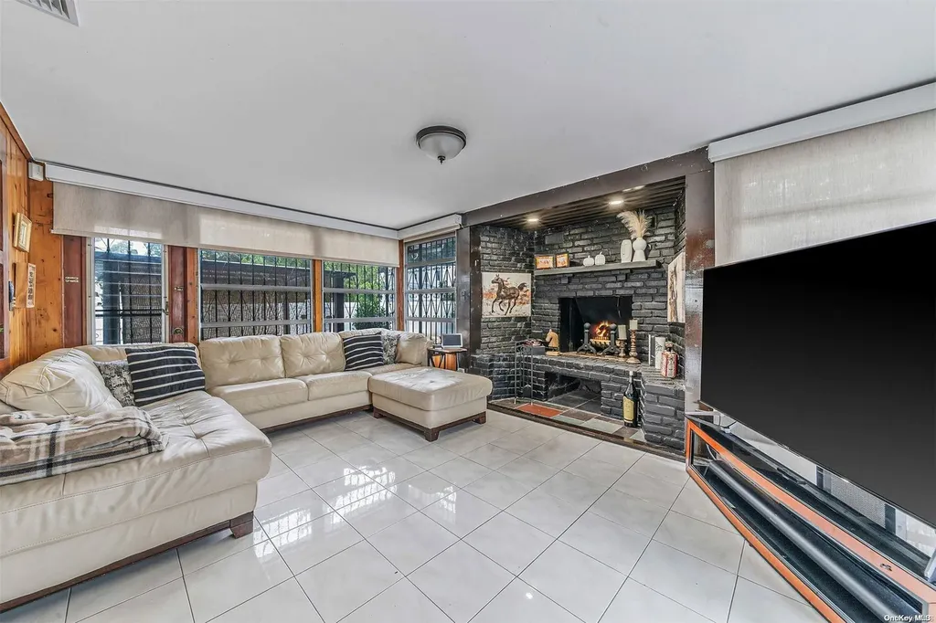 344 Arkansas Drive Valley Stream NY 11580