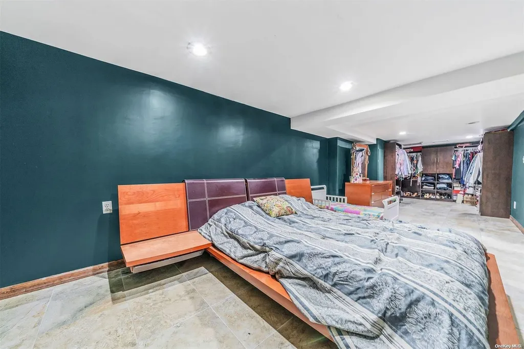344 Arkansas Drive Valley Stream NY 11580