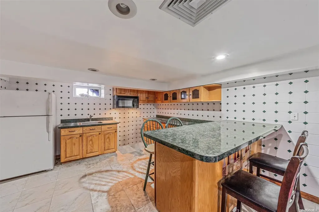 344 Arkansas Drive Valley Stream NY 11580