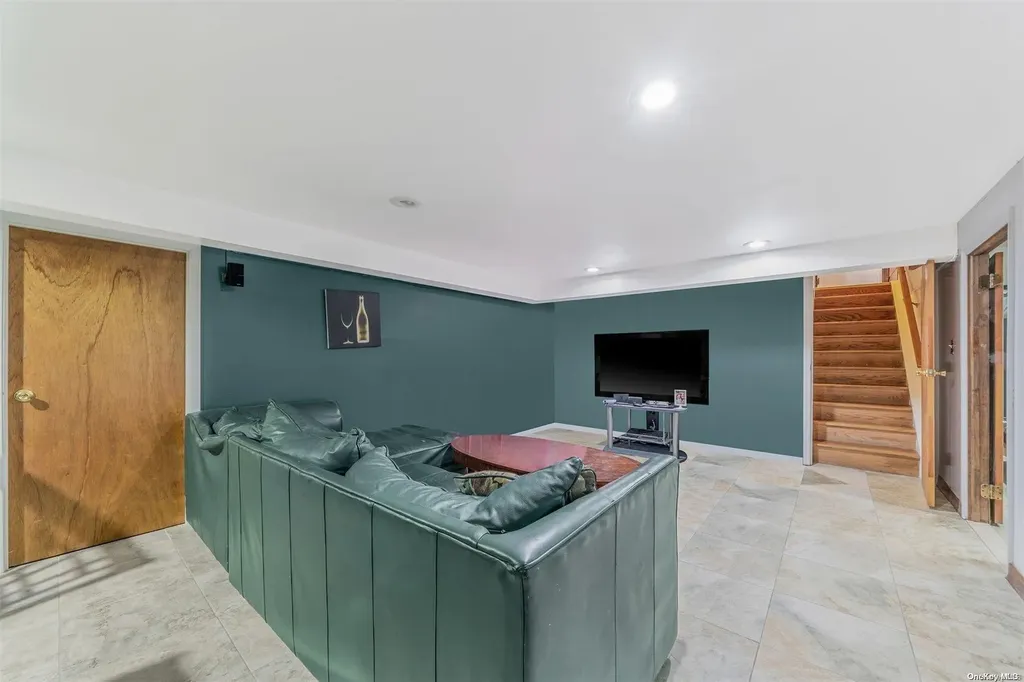 344 Arkansas Drive Valley Stream NY 11580