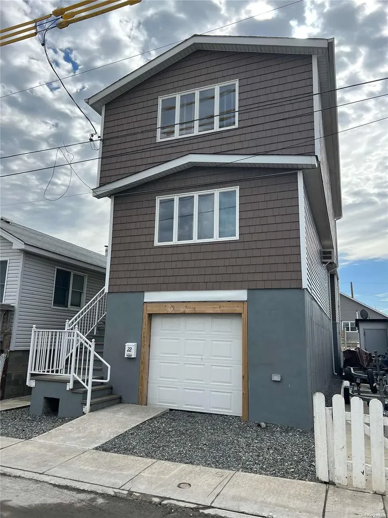 22 W 16th Road Broad Channel NY 11693